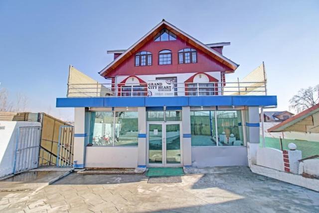 Hotel Grand City Heart Сринагар Экстерьер фото